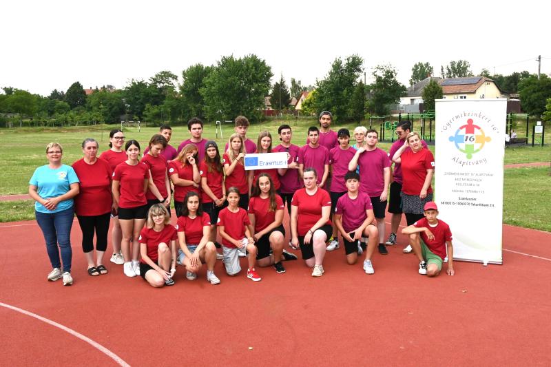 Csütörtökön sportnapot tartottak a "Gyermekeinkért 16" Alapítvány Erasmus program résztvevői
