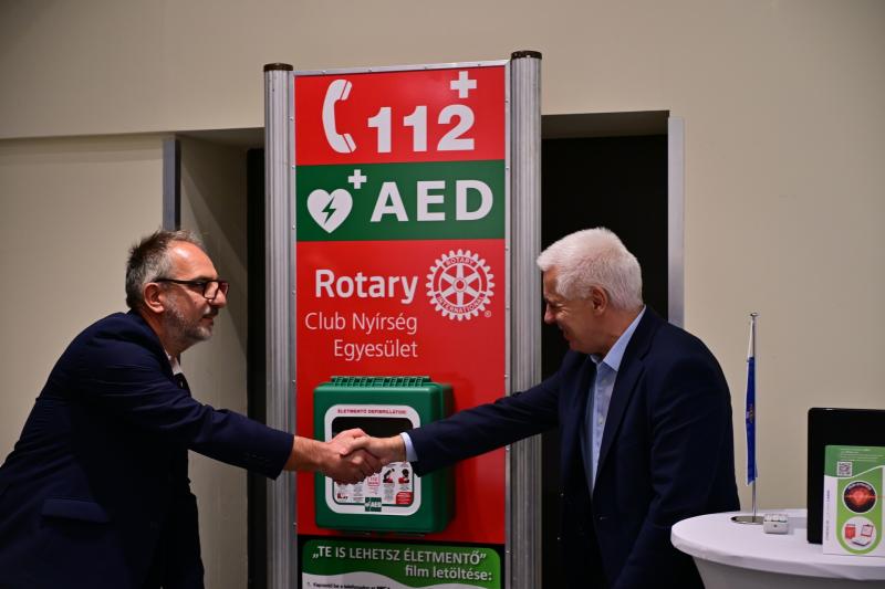 Defibrillátor a Rotary-tól 2024