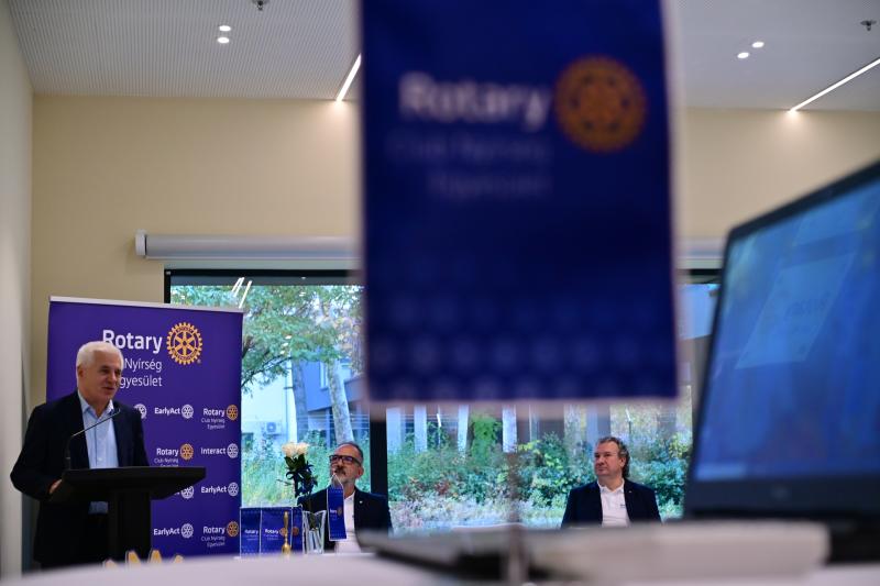 Defibrillátor a Rotary-tól 2024