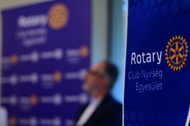 Defibrillátor a Rotary-tól 2024