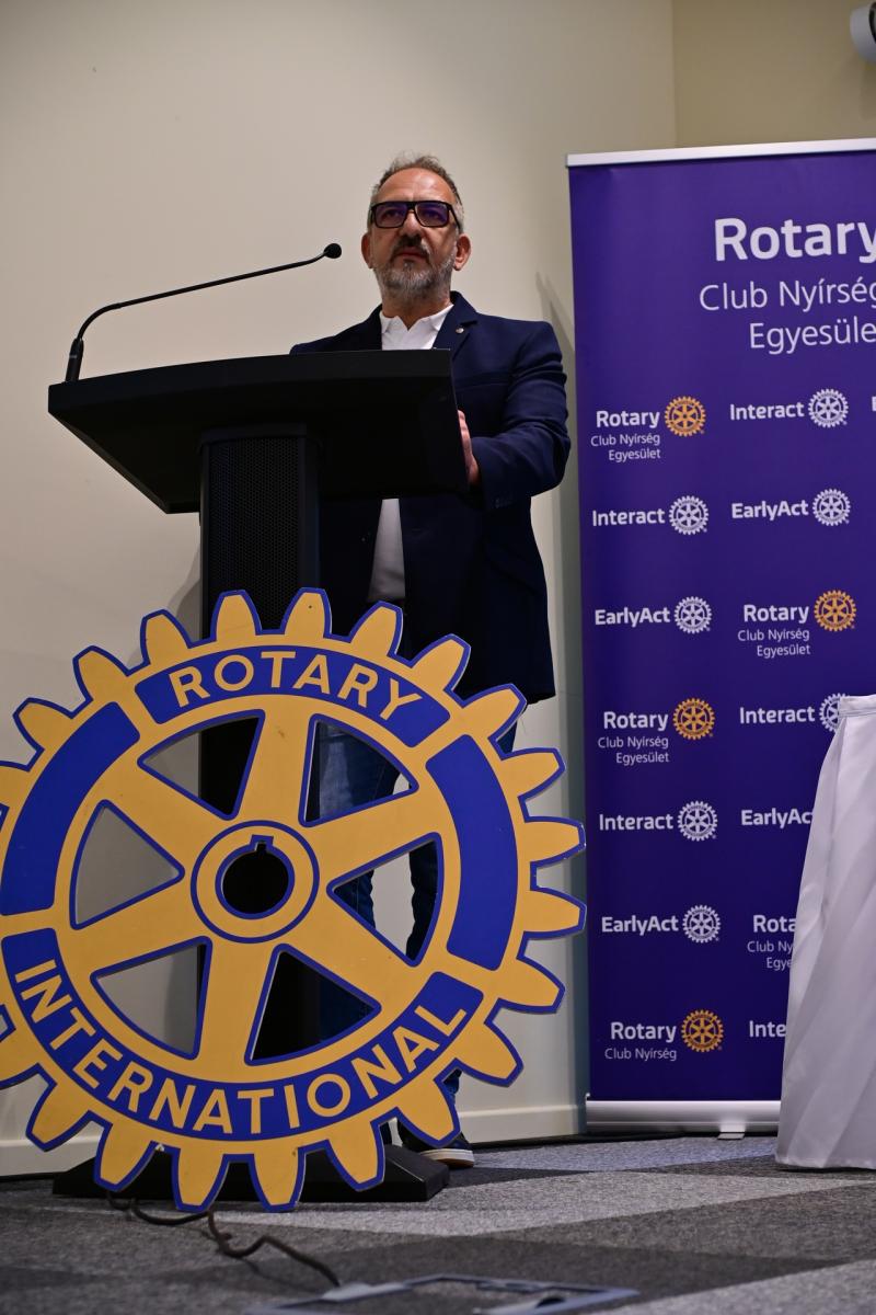 Defibrillátor a Rotary-tól 2024