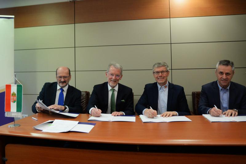 Együttműködési megállapodást írt alá a  Nyíregyházi Egyetem és a LEGO 