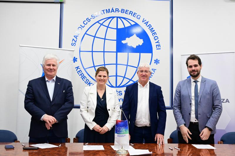 Együttműködési szerződés aláírása a Kereskedelmi és Iparkamarában