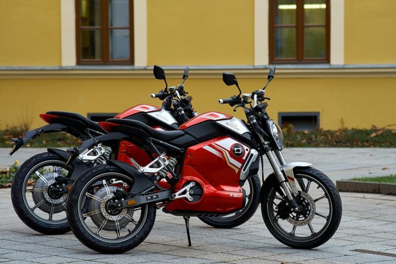 Elektromos motorkerékpárok a Városházán
