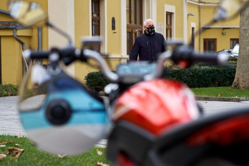 Elektromos motorkerékpárok a Városházán