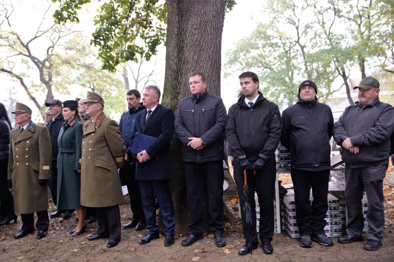 Emlékezés a Hősök temetőjében