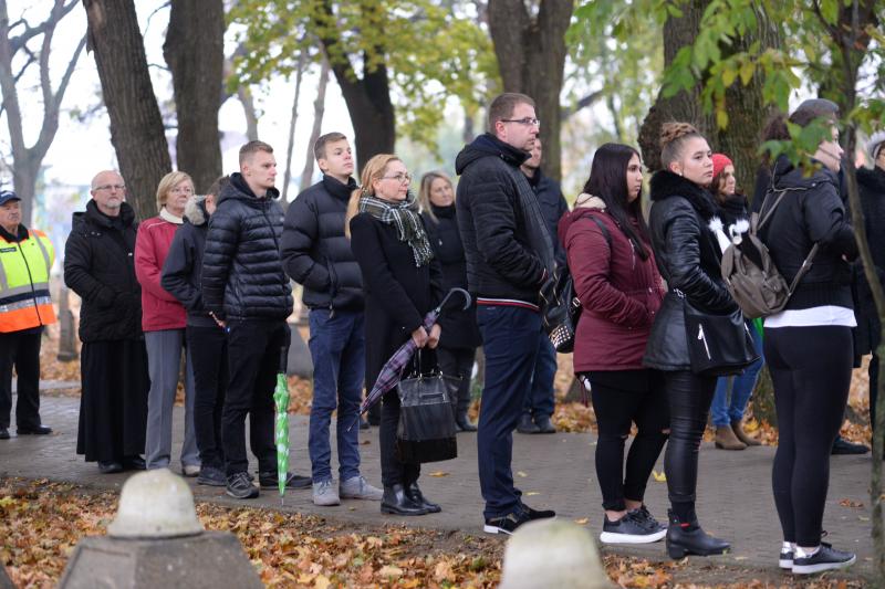 Emlékezés a Hősök temetőjében