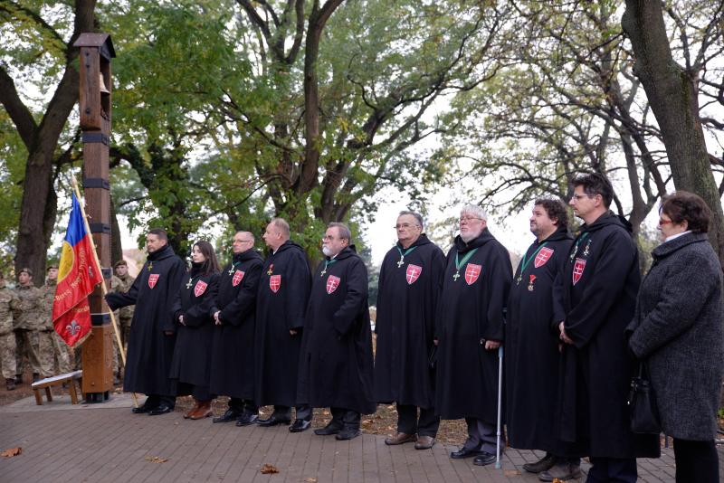 Emlékezés a Hősök temetőjében