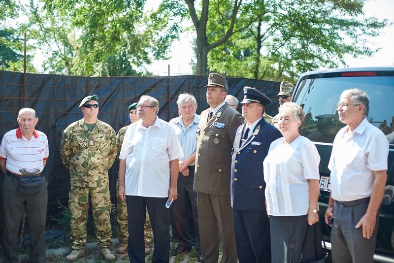 Emlékező koszorúzás a volt Damjanich laktanyánál