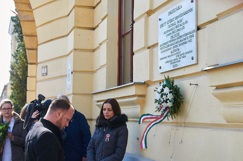 Emlékező koszorúzások 