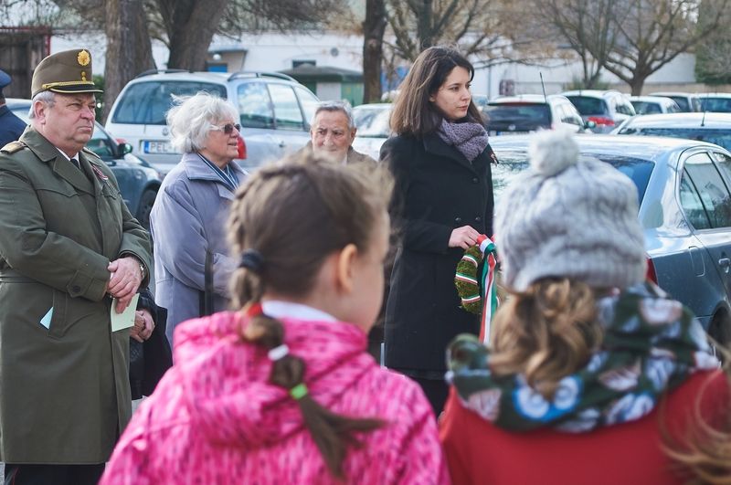 Emlékező koszorúzások 