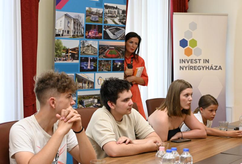 Erasmus program keretében érkeztek  diákokok a Városházára