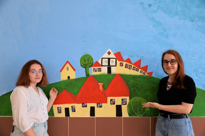 Falakat  festettek művészetis diákok az Orgonasíp Óvodában