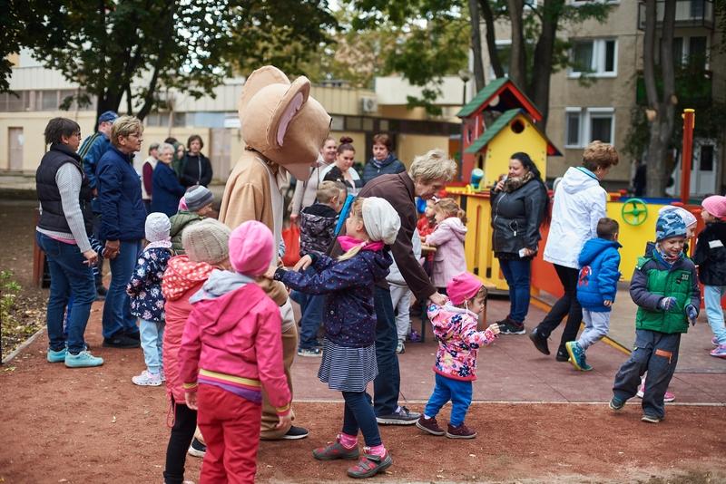 Faültetés a Május 1 téren