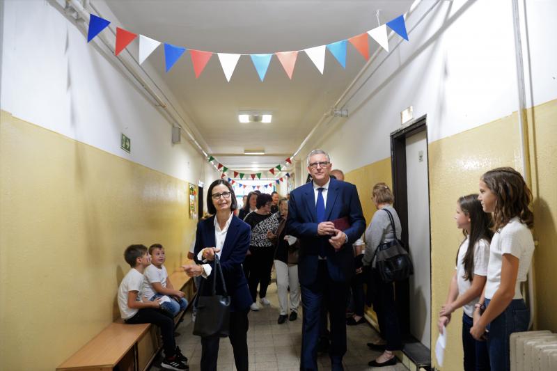 Francia nagykövet látogatása az Apáczai Csere János Iskolában