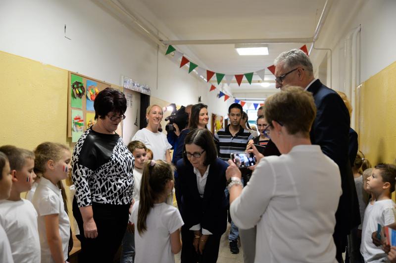 Francia nagykövet látogatása az Apáczai Csere János Iskolában