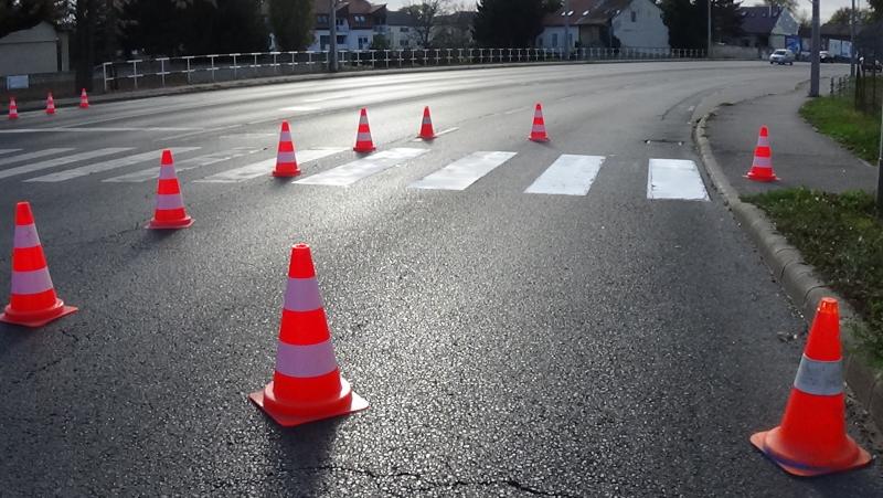 Gyalogos-átkelőhelyeket festettek a belváros több pontján