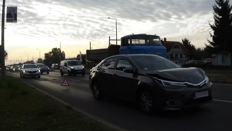 Hármas ráfutásos baleset történt a 41-es főútvonalon