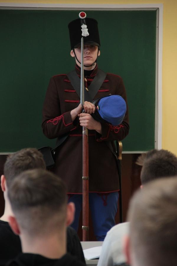Honvédségi előadás a Vasvári Pál gimnáziumban