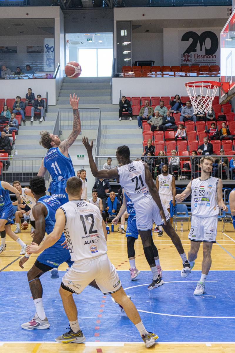 Hübner Nyiregyháza BS vs Kaposvari Kosárladba klub mérkőzése a Continental Arénában