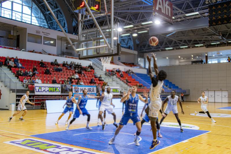 Hübner Nyiregyháza BS vs Kaposvari Kosárladba klub mérkőzése a Continental Arénában