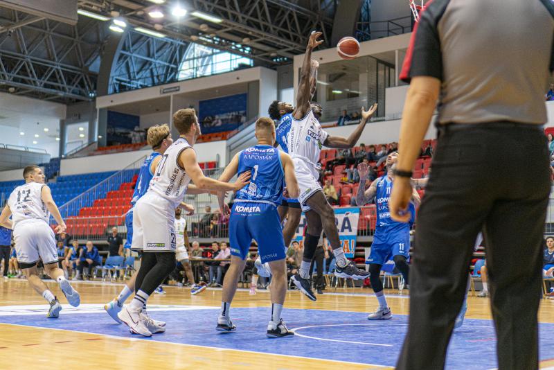 Hübner Nyiregyháza BS vs Kaposvari Kosárladba klub mérkőzése a Continental Arénában