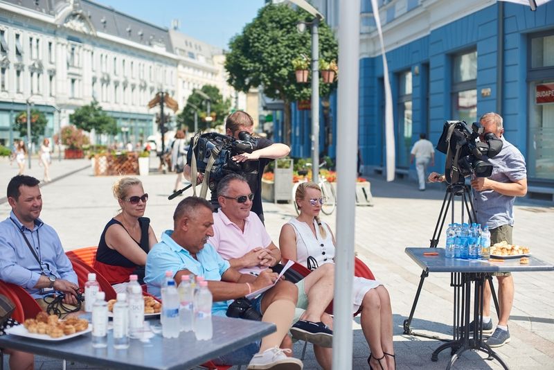 Hübner strandröpi beharangozó