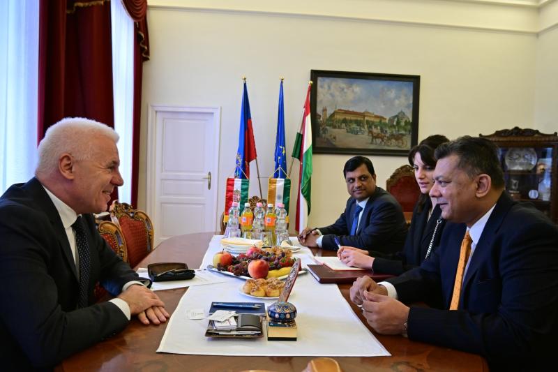 Indiai nagyövet látogatása a Városházán 2026