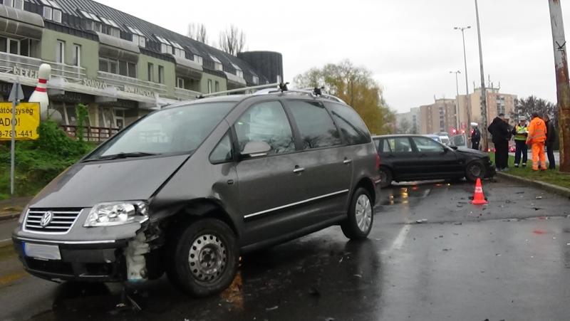 Jelentős anyagi kárral járó baleset a Pazonyi úton