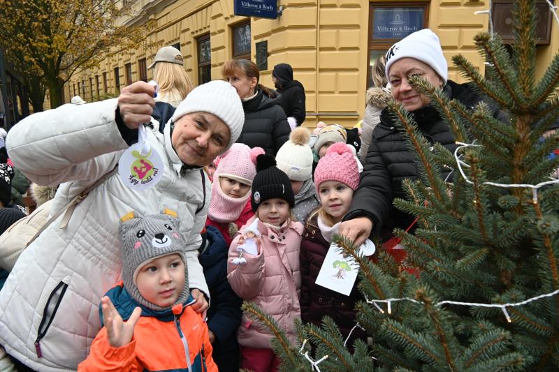 Karácsony sétányt díszítenek az óvodások 2024.