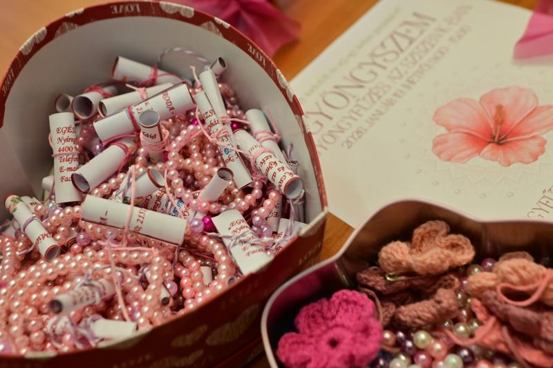 Karkötők átadása a Jósa András kórházban 2026 januárjában