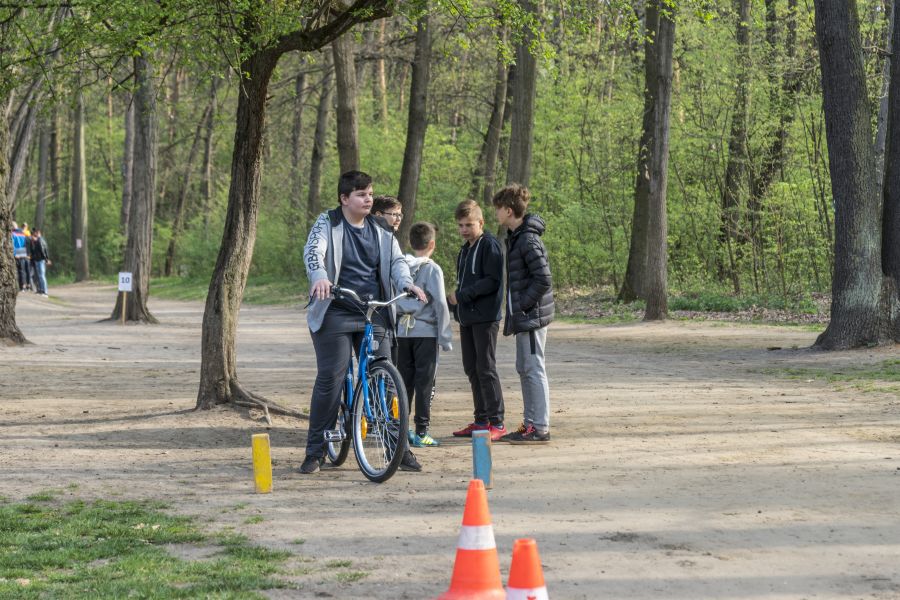 Katasztrófavédelmi vetélkedő az erdei tornapályán