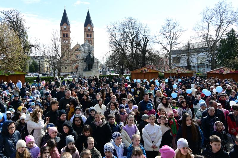 Képeslapkészítő rajzverseny eredményhirdetése a Kossuth téren