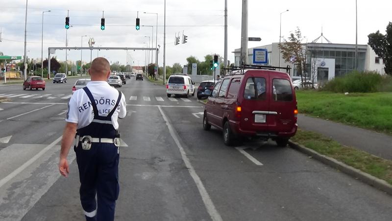 Két autó karambolozott hétfő délután a Pazonyi és a Hunyadi utca jelzőlámpás kereszteződésénél