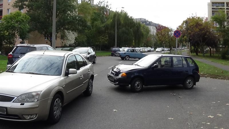 Két autó ütközött még pénteken a Szántó Kovács János utcán