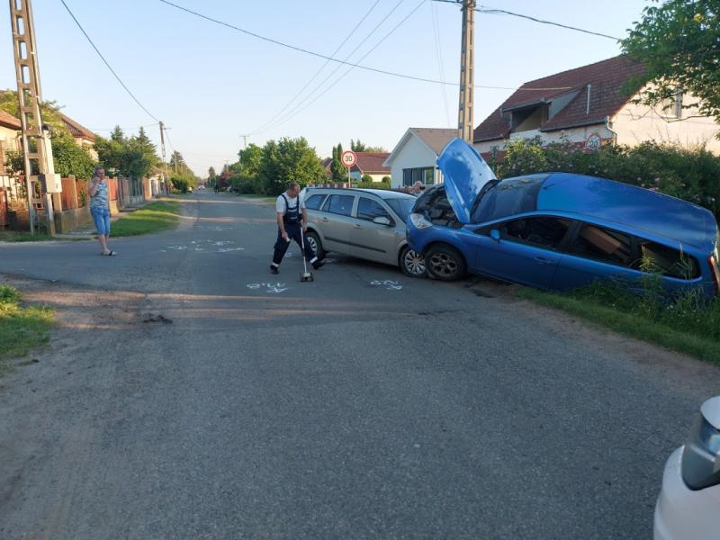 Két autó ütközött össze Nyírszőlő belterületén