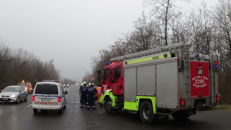 Két gépkocsi ütközött össze a 4-es főút 264-es és 265-ös kilométerszelvénye között