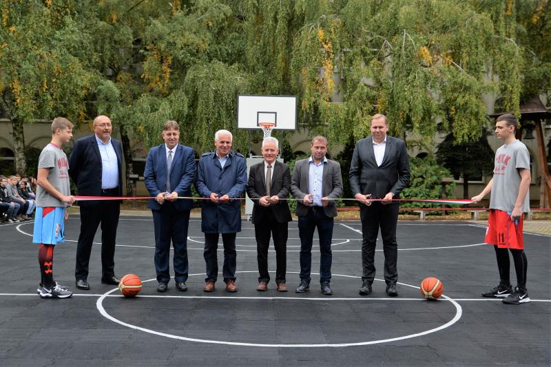 Kosárlabdapálya avató a Westsik Vilmos Technikumban