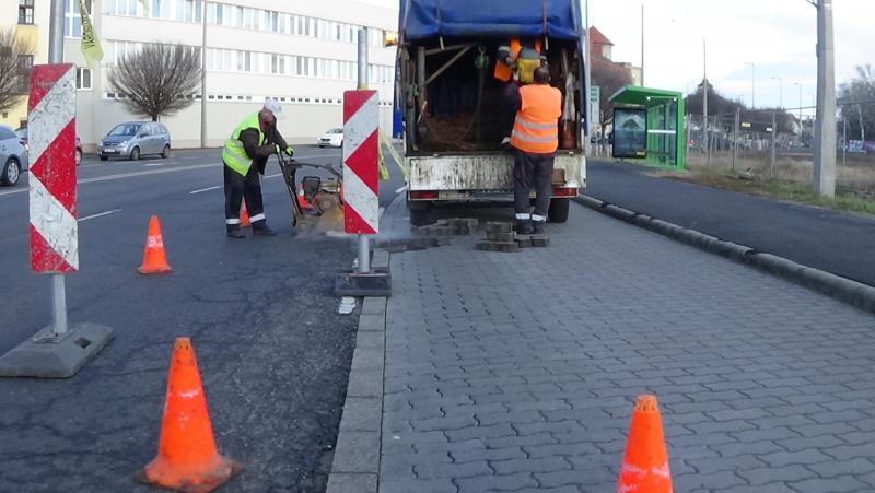 Közműhelyreállítási munkálatokat végez a NYÍRVV a Hunyadi utcán