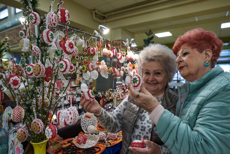 Különleges kokárdák a Búza téri piacon