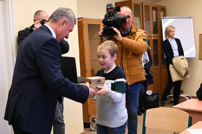 Laptopot kaptak a nyírszőlősi ötödik osztályos tanulók