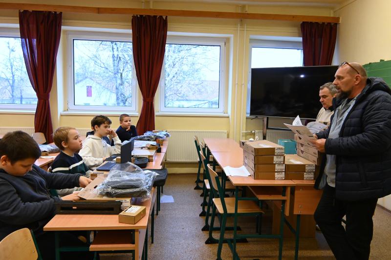 Laptopot kaptak a nyírszőlősi ötödik osztályos tanulók