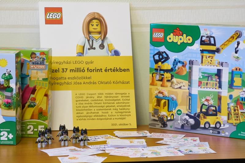 LEGO adomány a Jósa András Oktatókórháznak