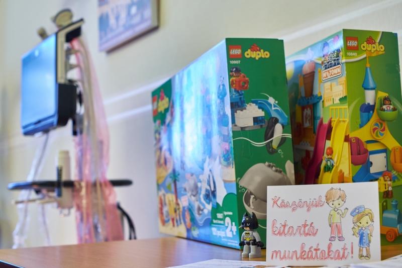 LEGO adomány a Jósa András Oktatókórháznak