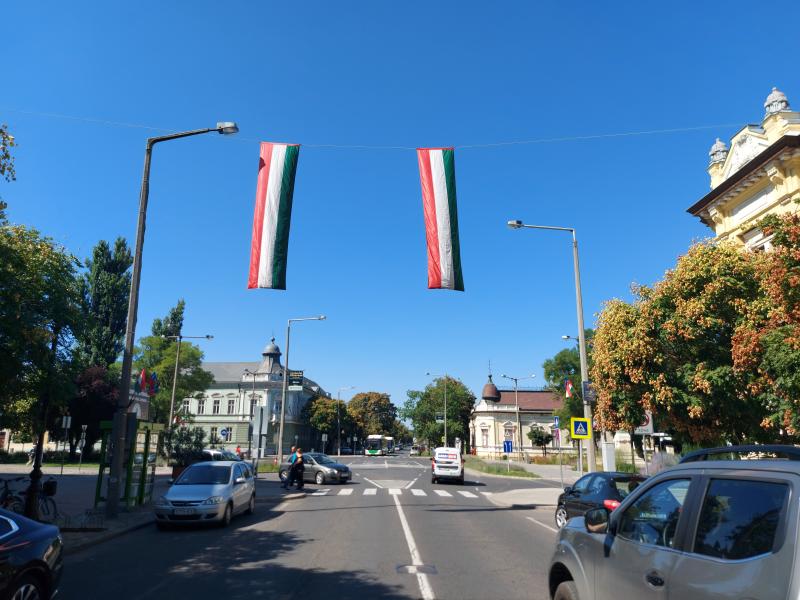 Lobogókkal díszítették fel Nyíregyháza középületeit 