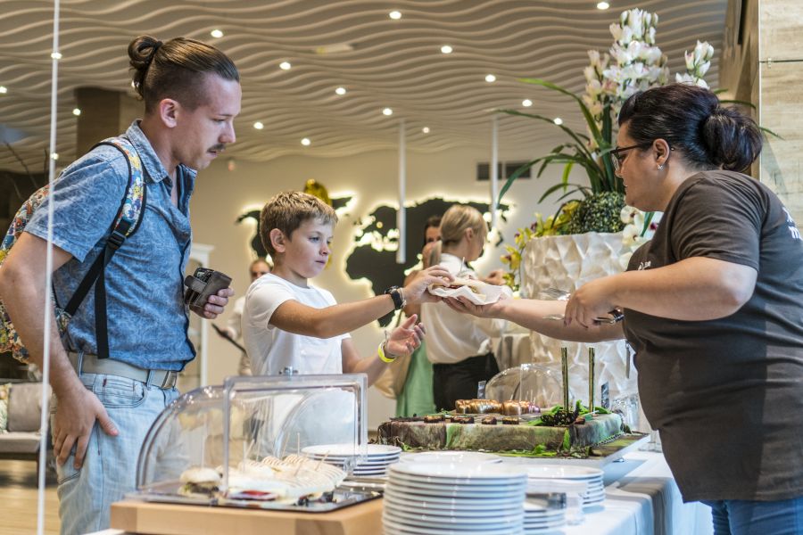 Megtartotta első születésnapját a Hotel Pangea