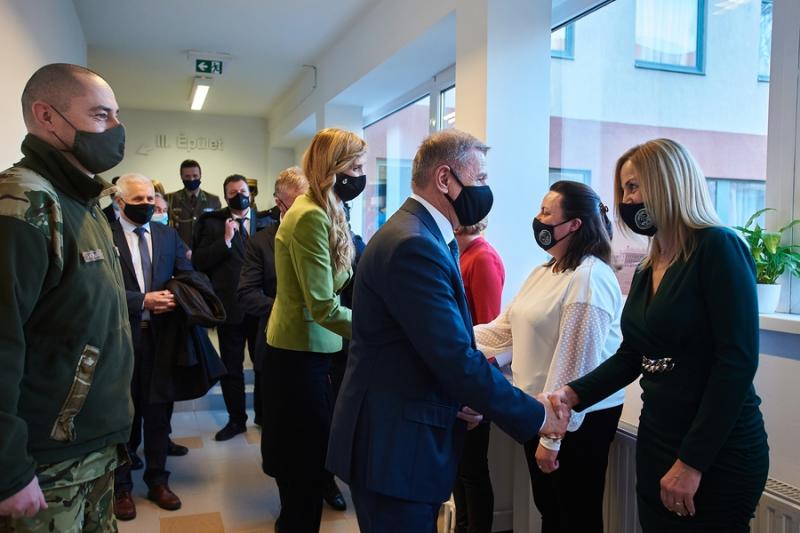 Miniszteri látogatás a honvéd kollégiumban