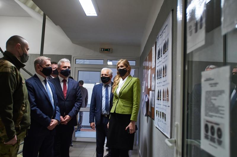 Miniszteri látogatás a honvéd kollégiumban