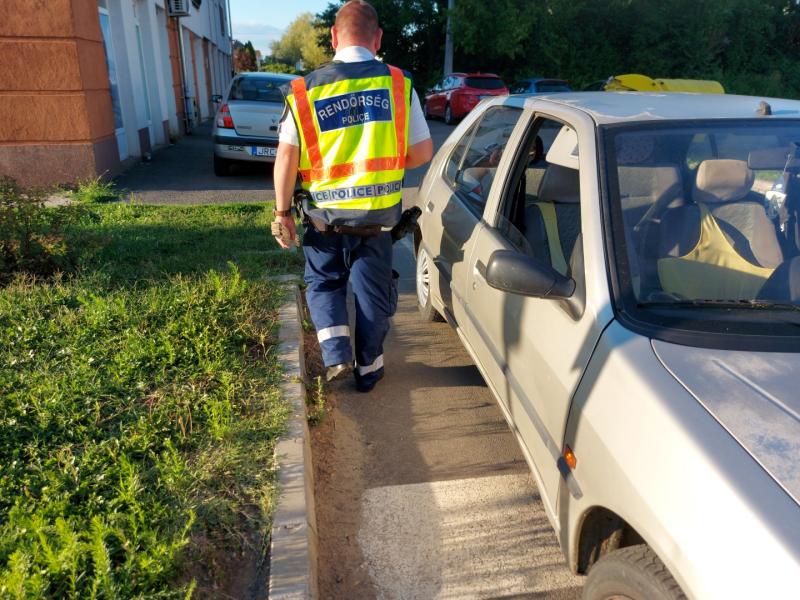 Motorosbaleset a Szegfű utcán