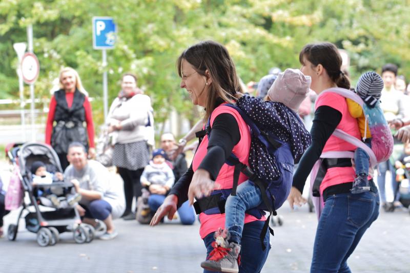 Nemzetközi Babahordozó hét megnyitó - Séta az Állatparkban